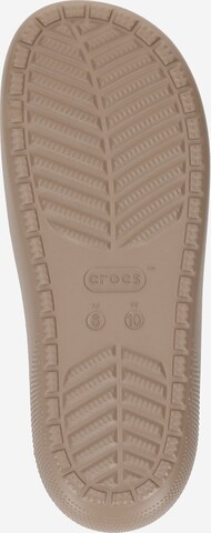Crocs Pantolette 'Classic v2' in Braun