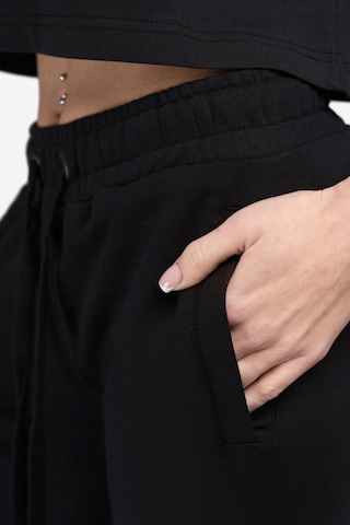 LONSDALE Tapered Broek 'Kerrysdale' in Zwart