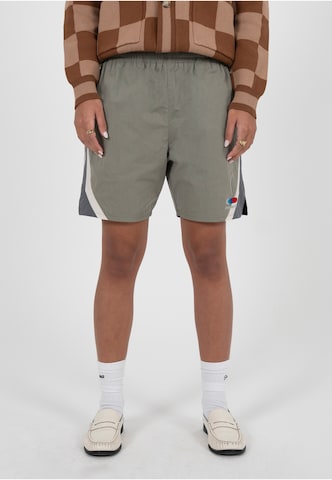 Prohibited Regular Sportshorts 'Racer' in Grün