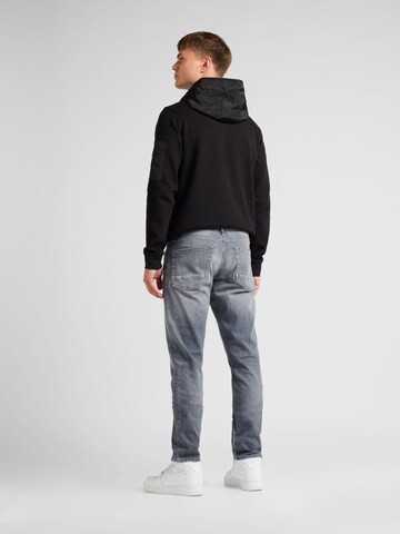 Regular Jean 'RAZOR' DENHAM en gris