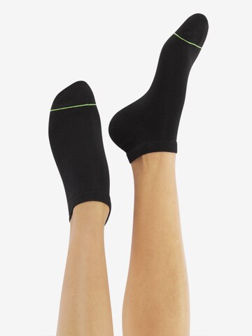 CHEERIO* Socks 'SNEAKER PAL' in Black: front