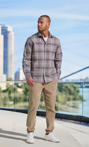 Tapered Pantaloni di JOHN DEVIN in beige