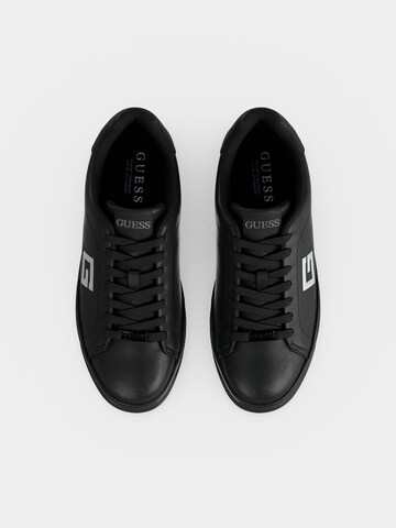 GUESS - Zapatillas deportivas bajas 'WELYAR' en negro