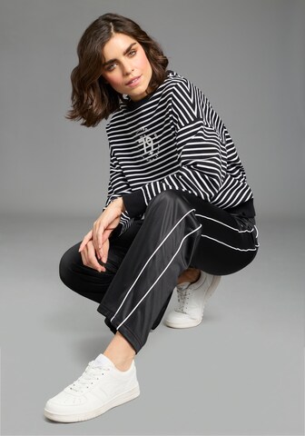 KangaROOS Loose fit Workout Pants in Black