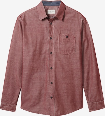 Coupe regular Chemise TOM TAILOR en rouge : devant