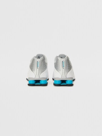 Sneaker low 'SHOX R4' de la Nike Sportswear pe argintiu