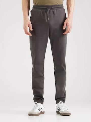 Lyle & Scott Tapered Hose in Grau: Vorderseite