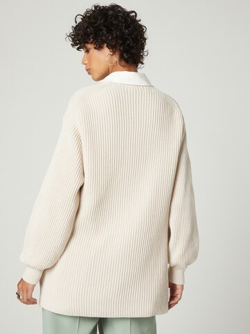 A LOT LESS Pullover 'Emmy' in Beige