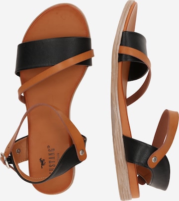 MUSTANG Sandal i svart