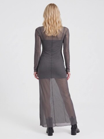 Robe Alexa Dash en gris