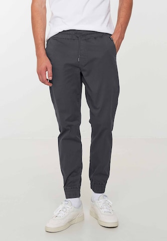 recolution Tapered Chino Pants in Grey: front