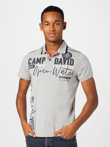 CAMP DAVID Poloshirt 'Ocean´s Seven I' in Grau: predná strana