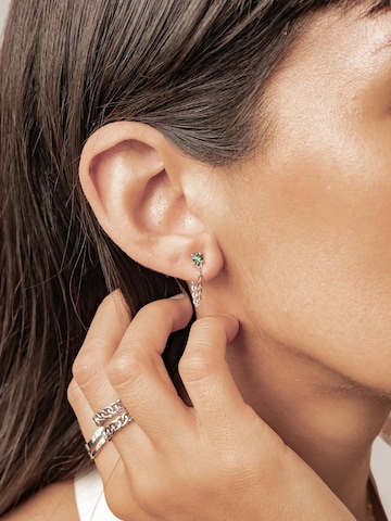 Hey Happiness - Pendientes 'Emerald Chain Loop Stud' en plata