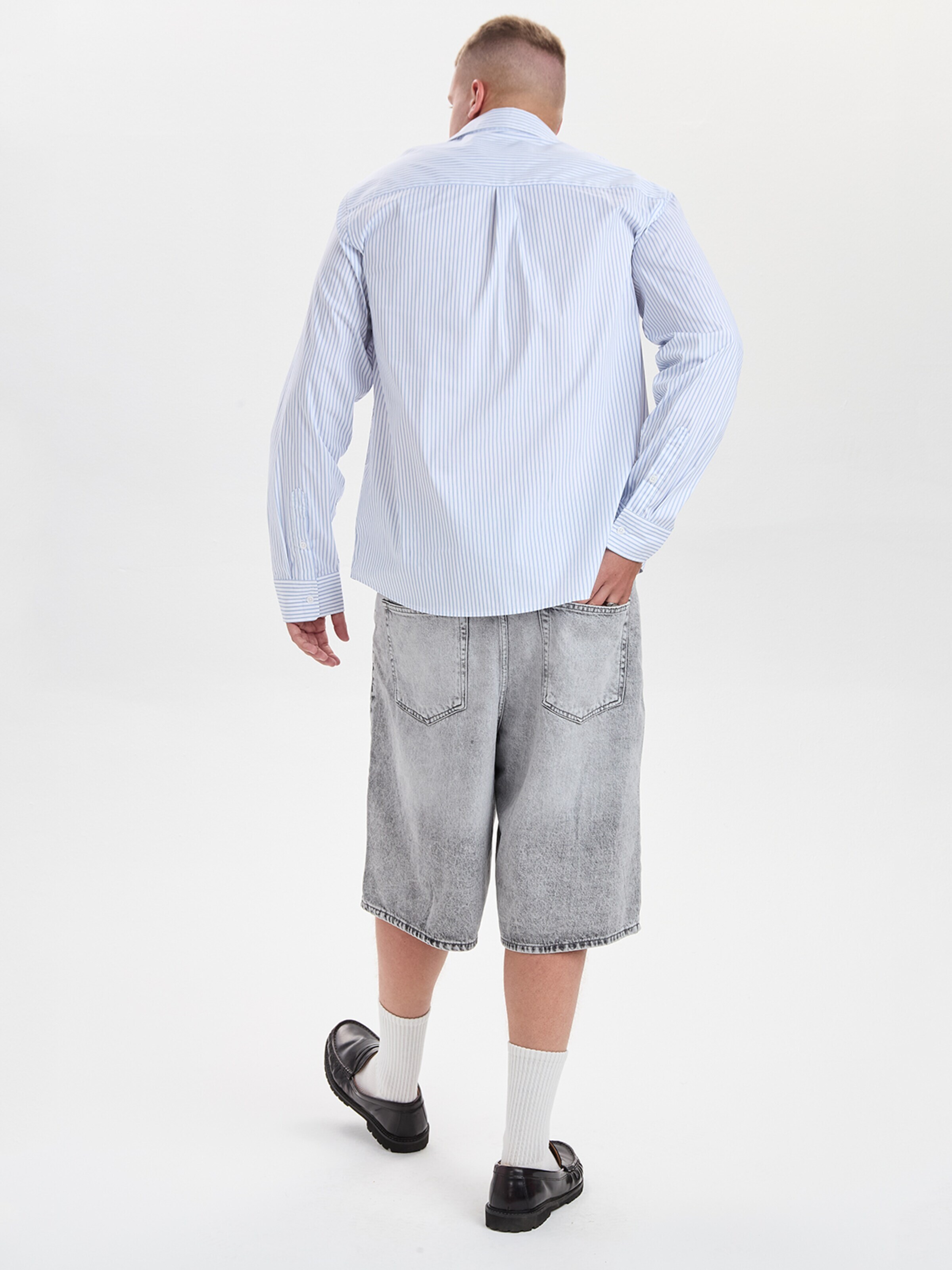 Dxnmxrk Szeroka nogawka Jeansy 'DXHarri Grey Wide Fit Denim Shorts' w kolorze szary