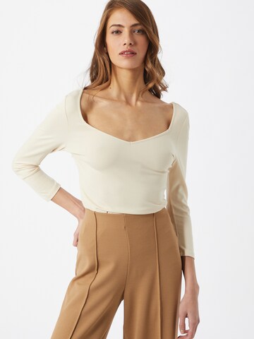 ABOUT YOU T-shirt 'Iris' i beige: framsida