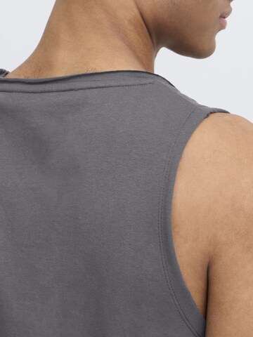 T-Shirt 'Prelias ' 11 Project en gris