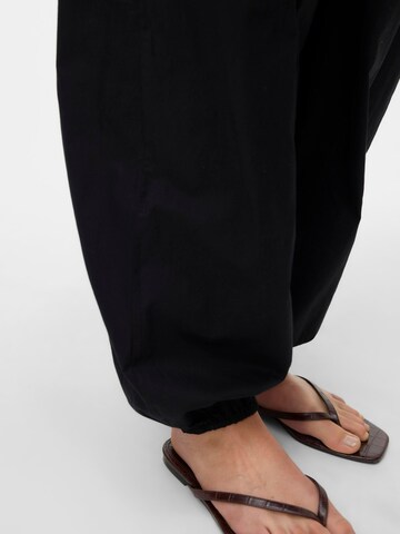 VERO MODA Tapered Broek 'VMRoxanne' in Zwart
