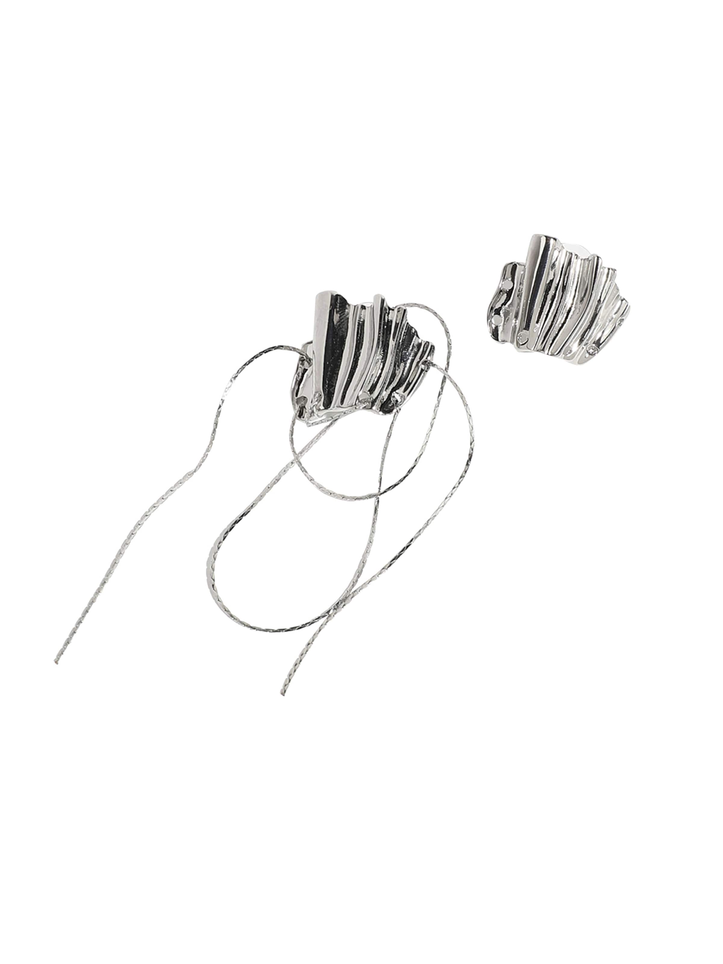 sidabrinė SOHI Auskarai 'Benjamina': priekis