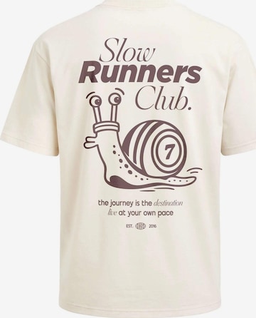 Neverless Shirt 'Slow Runners Club' in Beige: front