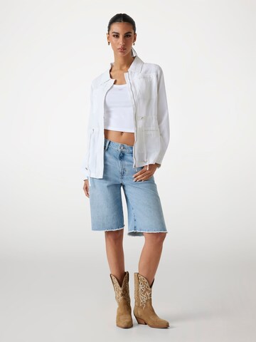 GUESS Between-Season Jacket in White