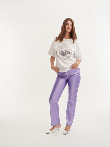 ABOUT YOU x Laura Giurcanu - Camiseta talla grande 'Blanca' en blanco