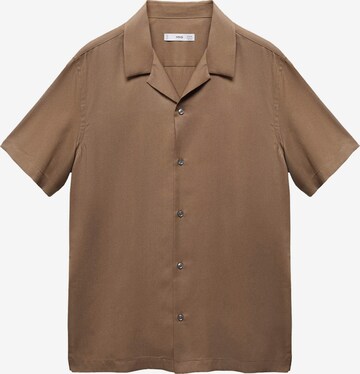 Coupe regular Chemise 'Malaga' MANGO MAN en marron : devant