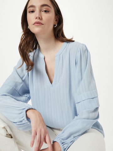 Kaffe Blouse in Blue