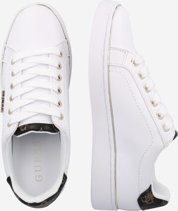 Sneaker low 'BECKIE' de la GUESS pe alb