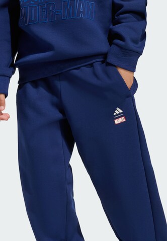 ADIDAS SPORTSWEAR - Chándal 'Marvel Spider-Man' en azul