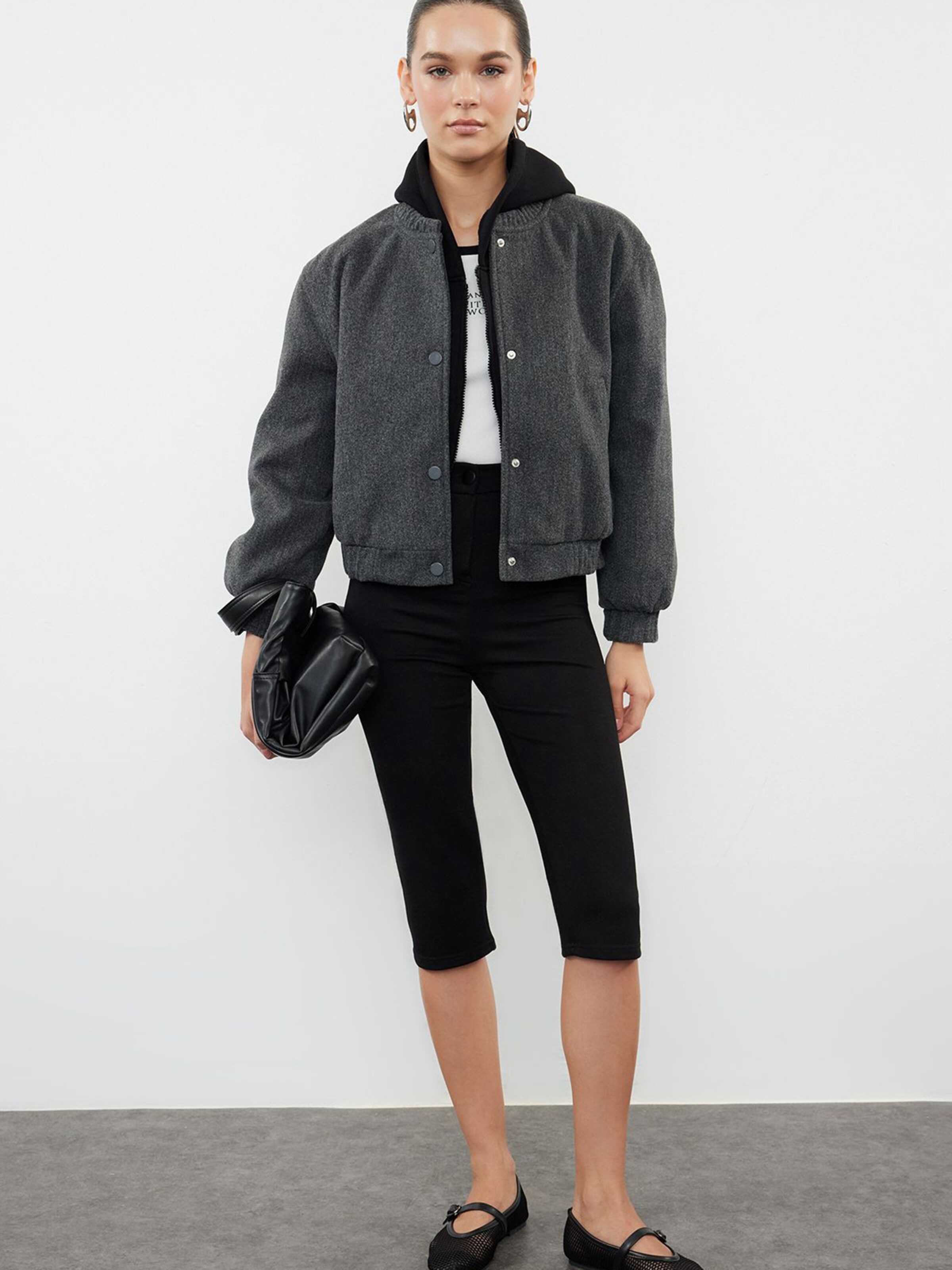 Trendyol Jacke in Anthrazit ABOUT YOU