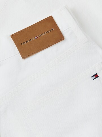 TOMMY HILFIGER Ohlapna forma Kavbojke | bela barva