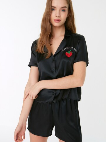 Trendyol Rövidek - fekete: elől