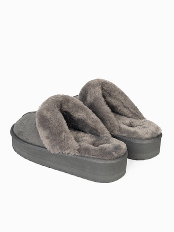 Island Boot Пантофи 'EMESTA' в сиво