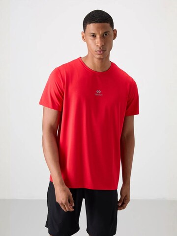 Tommy Life Shirt in Red: front