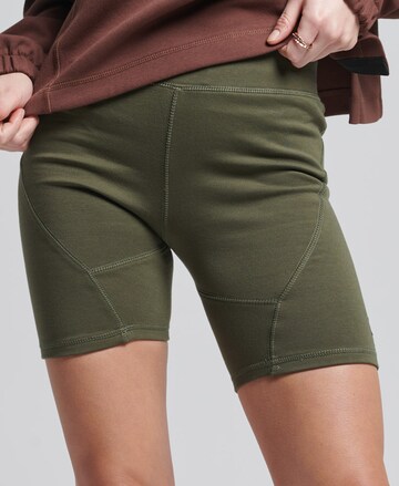 Skinny Pantalon de sport Superdry en vert : devant