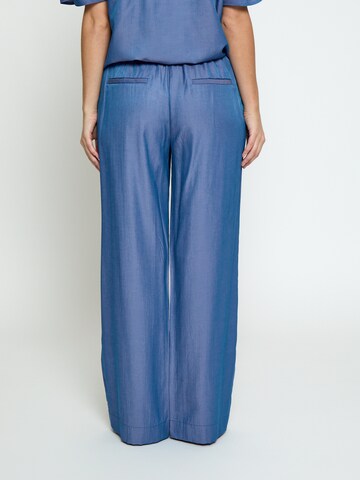 Peppercorn - Pierna ancha Pantalón 'Bea' en azul