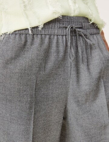 GERRY WEBER Regular Hose in Grau