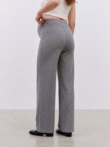 MAMALICIOUS Wide leg Trousers in Grey