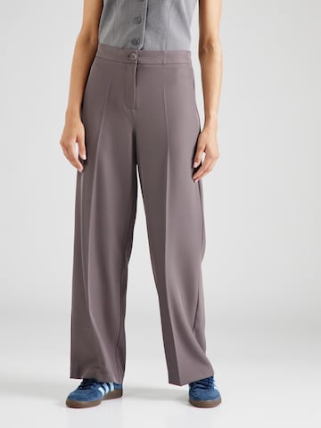 ONLY Regular Pleat-Front Pants 'LAURA' in Grey: front