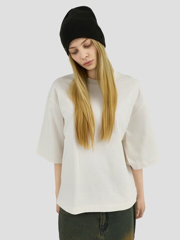 2005 Koszulka 'Uniform Tee - White' w kolorze biały: przód