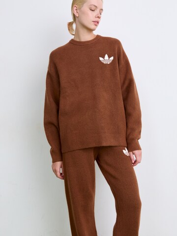 ADIDAS ORIGINALS Loosefit Kalhoty 'Athletic Dept' – hnědá