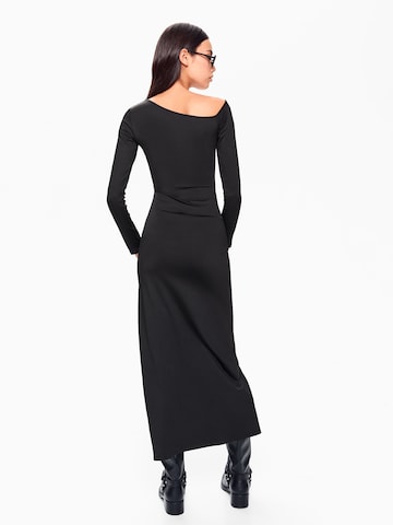 Bershka Mekko värissä musta