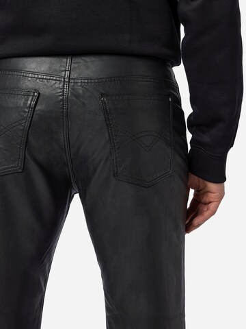 Coupe slim Pantalon 'Trant Pant' RICANO en noir