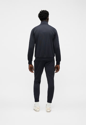 ADIDAS ORIGINALS Костюм для бега 'TECH ESSENTIALS' в Серый