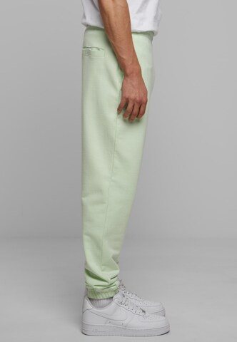 Tapered Pantaloni di Urban Classics in verde