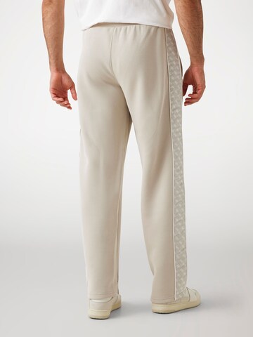 GUESS Tapered Hose in Beige
