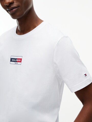 Maglietta 'BRAND LOVE' di TOMMY HILFIGER in bianco