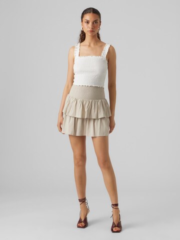 Top 'ISABEL' di Vero Moda Petite in bianco