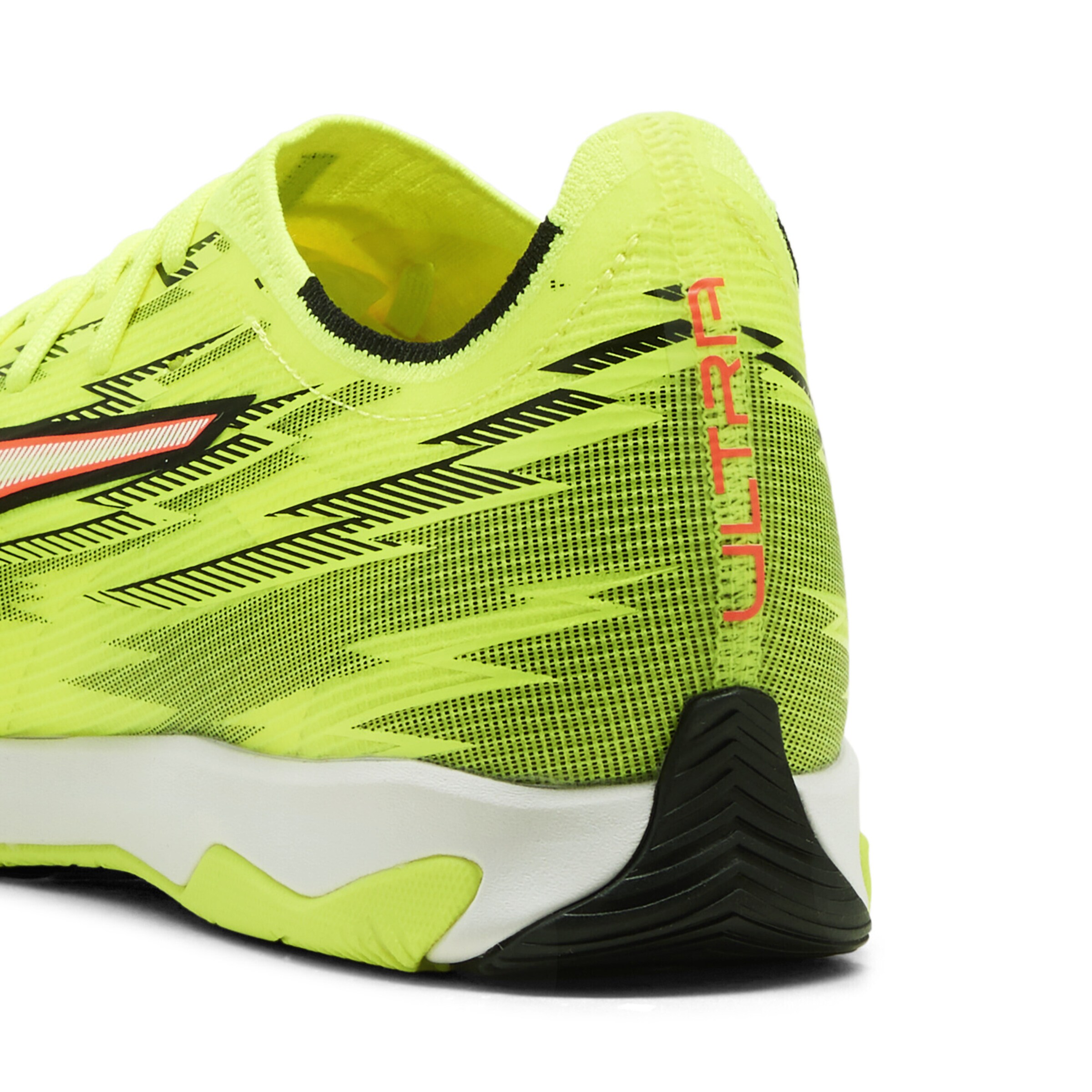 Chaussure de foot 'Ultra 6 Match' PUMA en jaune