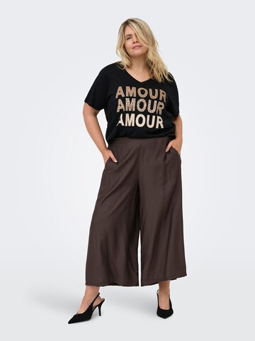 ONLY Carmakoma - Camiseta 'CARMAE' en negro